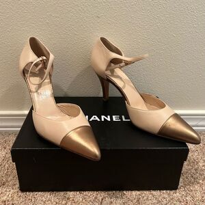 Chanel size 38 Heels Tan/Gold with Box